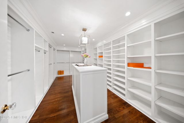 $9,350,000 | 18 Tokeneke Trail, Darien, CT 06820