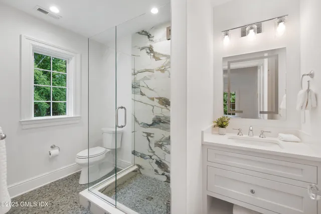 $9,350,000 | 18 Tokeneke Trail, Darien, CT 06820