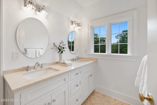 $9,350,000 | 18 Tokeneke Trail, Darien, CT 06820