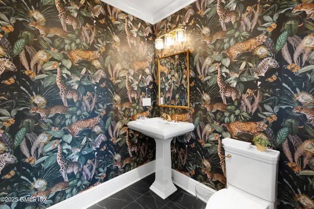 $9,350,000 | 18 Tokeneke Trail, Darien, CT 06820