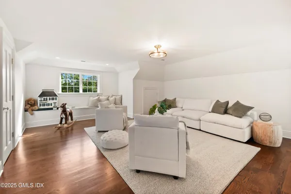 $8,500,000 | 18 Tokeneke Trail, Darien, CT 06820