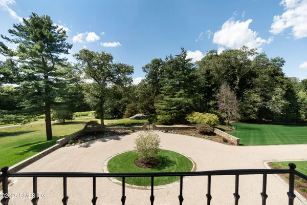 $8,500,000 | 18 Tokeneke Trail, Darien, CT 06820