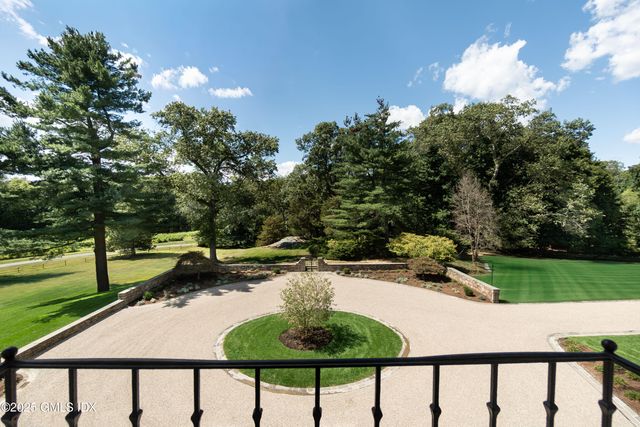 $9,350,000 | 18 Tokeneke Trail, Darien, CT 06820