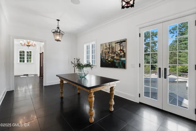 $9,350,000 | 18 Tokeneke Trail, Darien, CT 06820