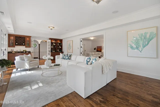 $9,350,000 | 18 Tokeneke Trail, Darien, CT 06820