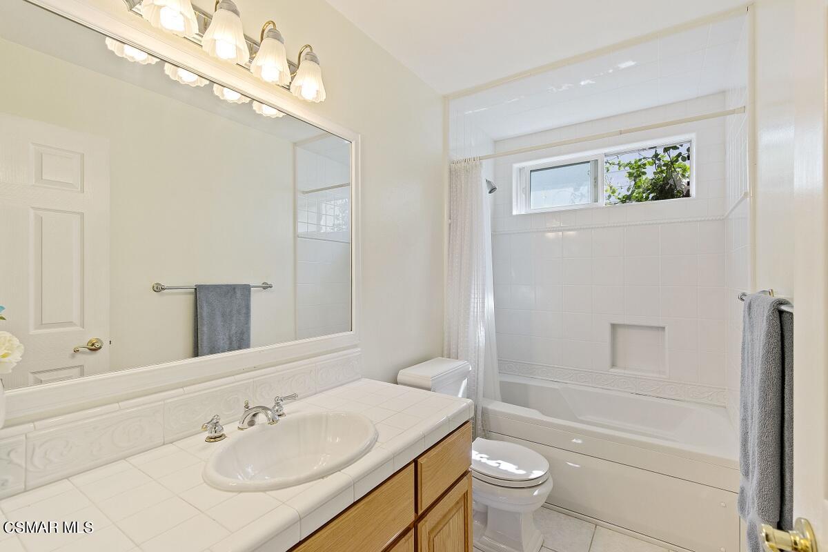 5784 Damon Street Simi Valley, CA 93063 - Photo 9 of 12 151A2495