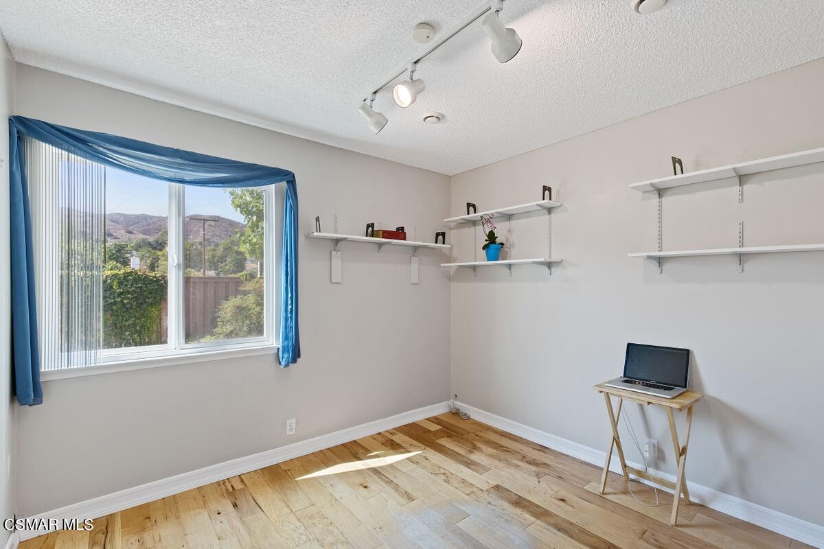 5784 Damon Street Simi Valley, CA 93063 - Photo 10 of 12 151A2501