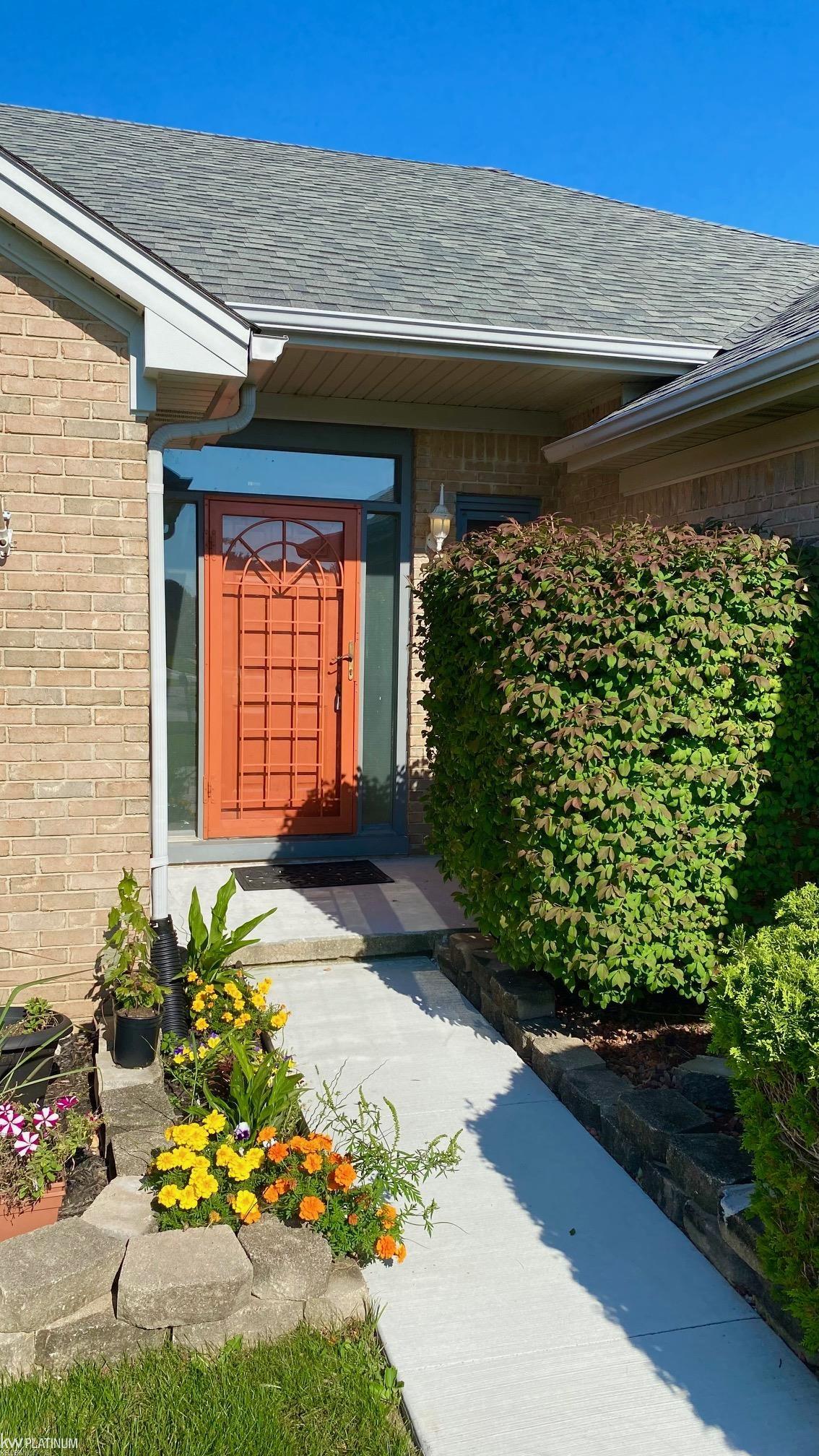 51827 Lillian Road New Baltimore, MI 48047 - Photo 5 of 46 50121085-4.JPG