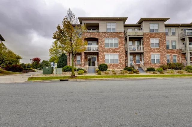 $249,900 | 121 Metro Terrace, Unit 101, Madison, WI 53718
