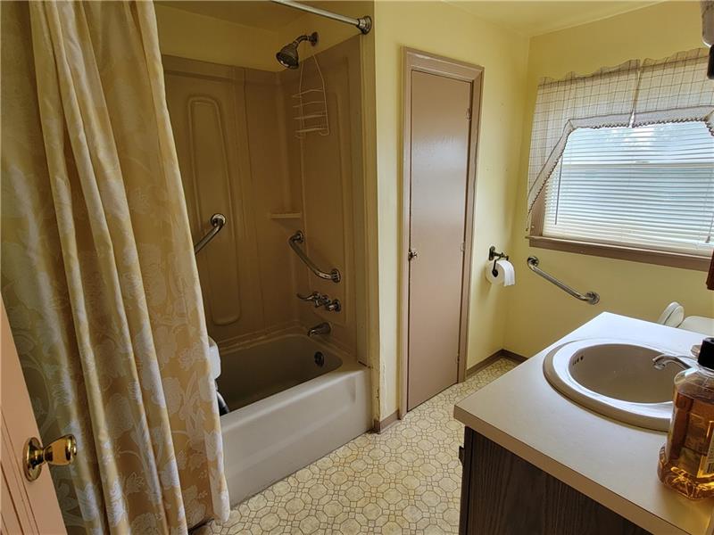 5172 Hardt Road Gibsonia, PA 15044 - Photo 16 of 25 Gallery Image 16