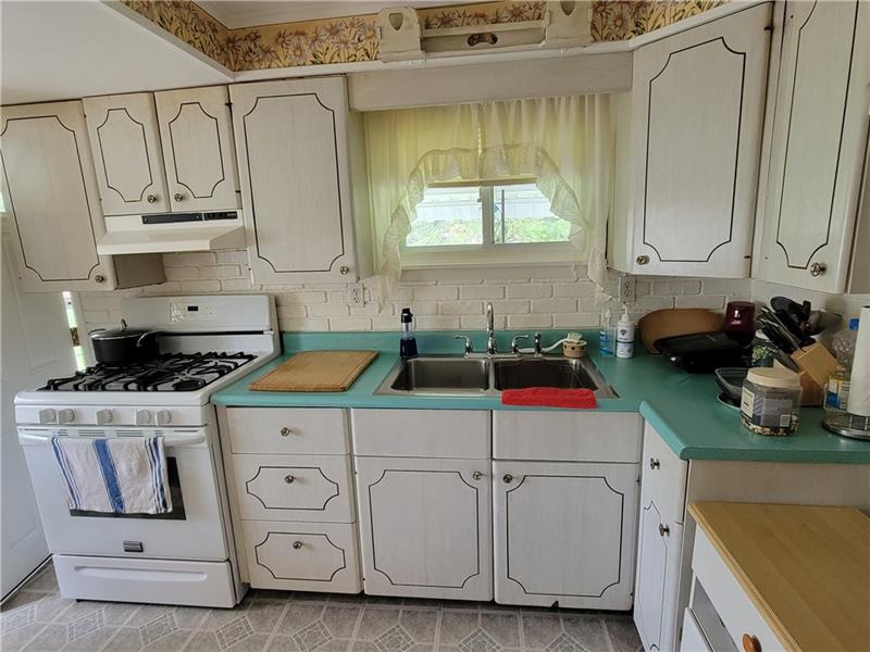 5172 Hardt Road Gibsonia, PA 15044 - Photo 4 of 25 Gallery Image 4