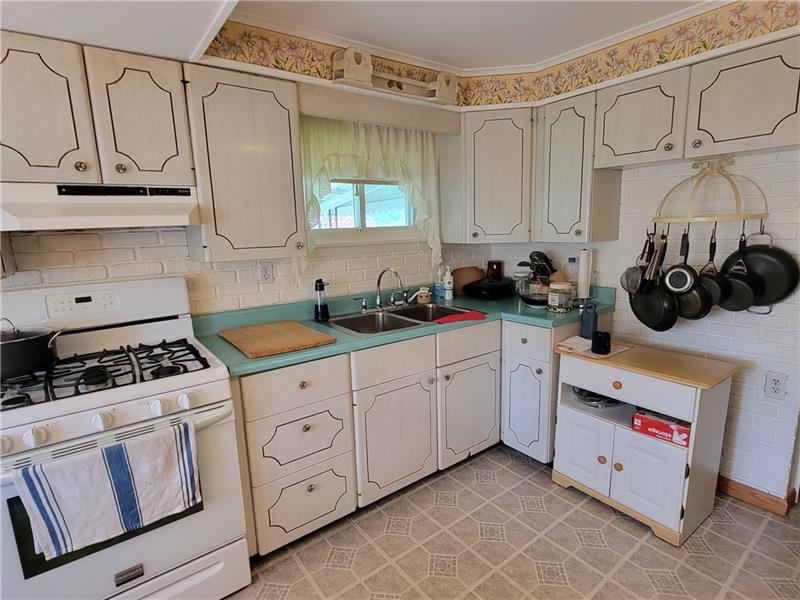 5172 Hardt Road Gibsonia, PA 15044 - Photo 6 of 25 Gallery Image 6