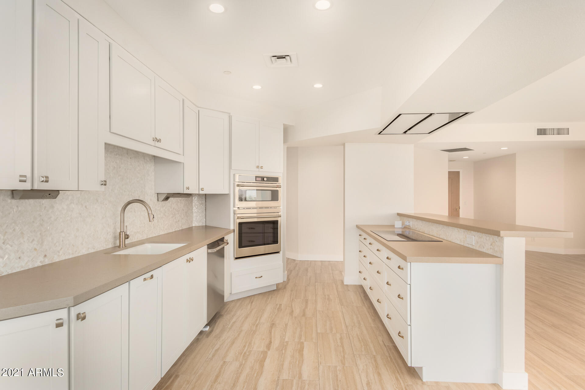 1040 East Osborn Road, Unit 604 Phoenix, AZ 85014 - Photo 11 of 33 Kitchen