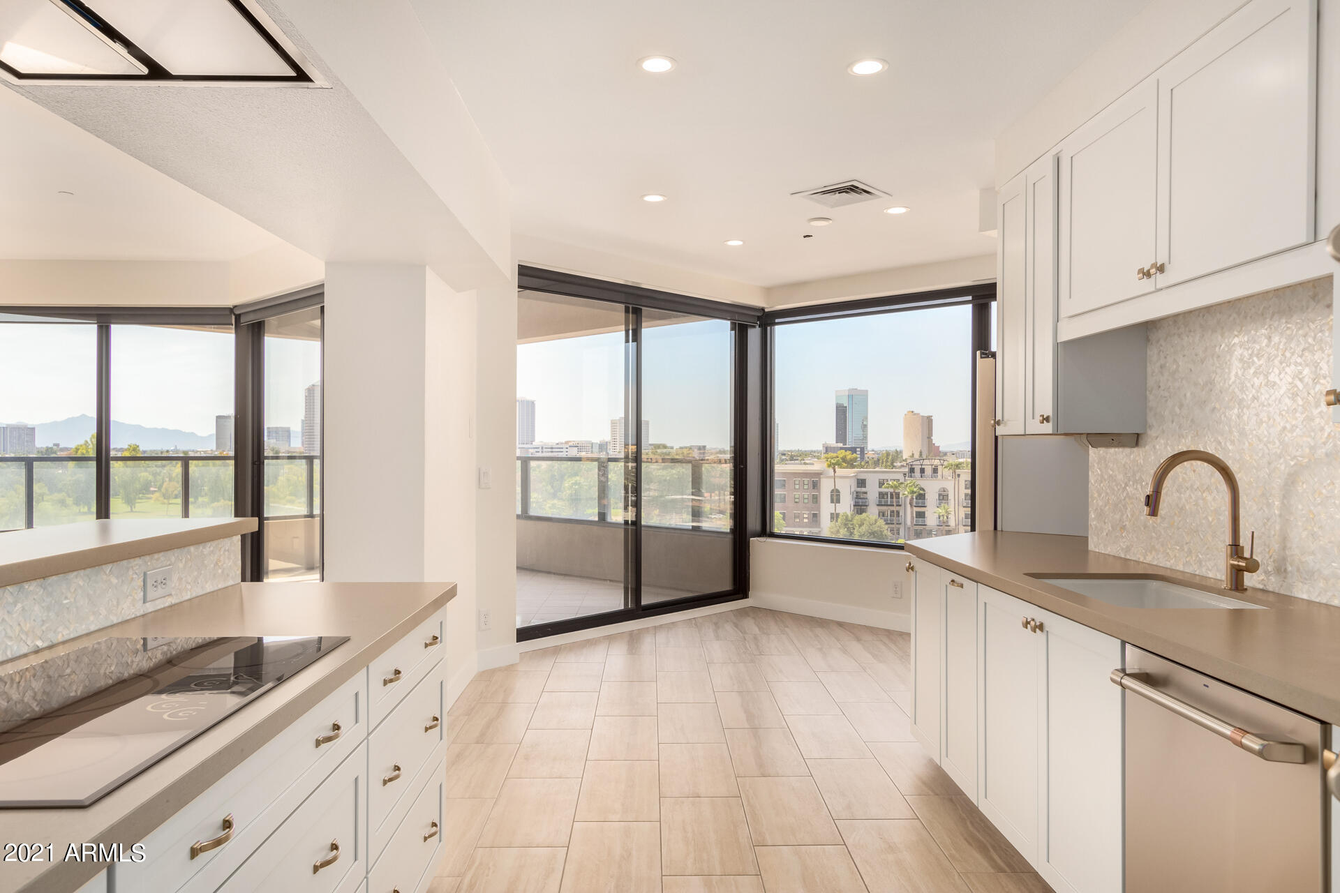 1040 East Osborn Road, Unit 604 Phoenix, AZ 85014 - Photo 12 of 33 Kitchen