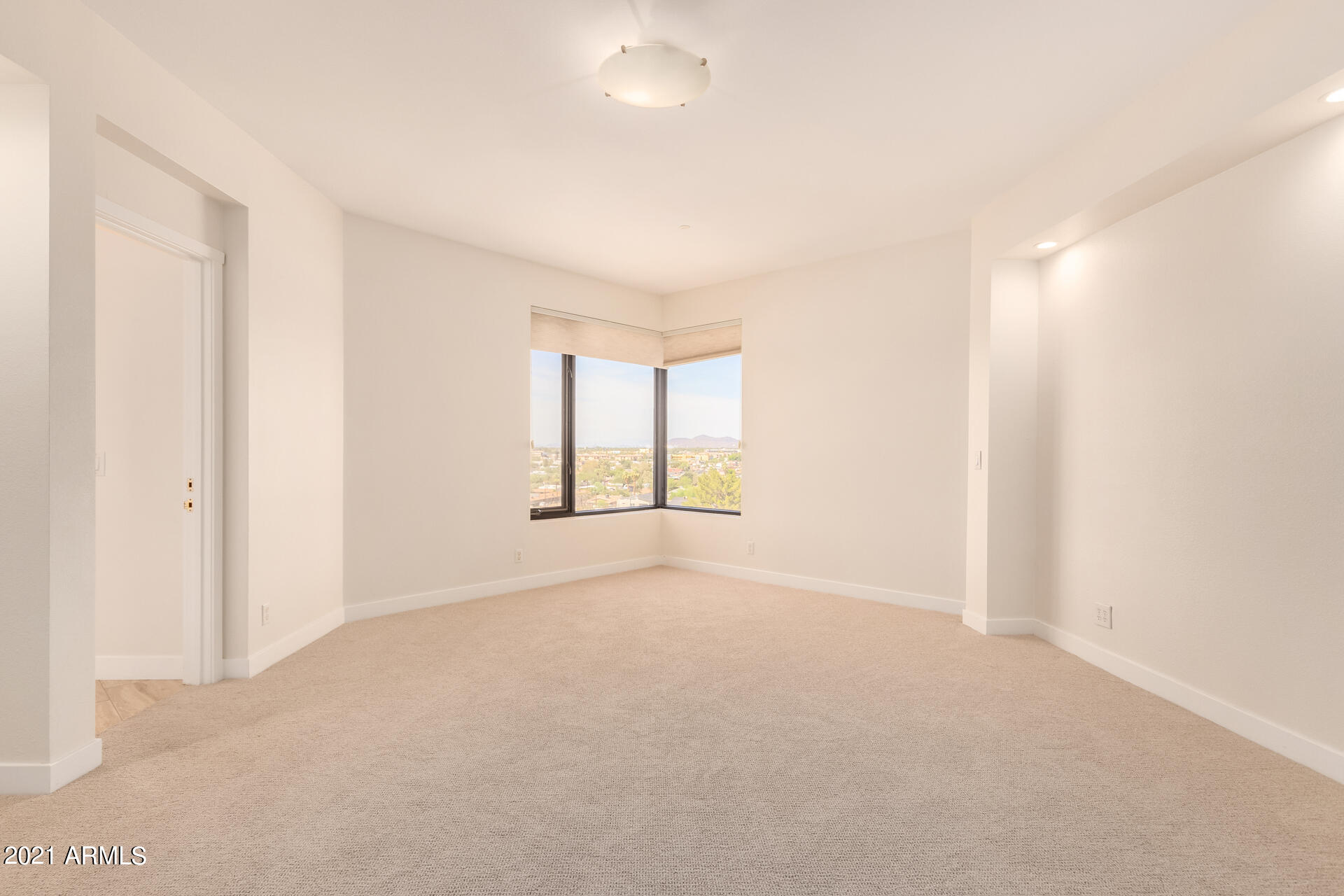 1040 East Osborn Road, Unit 604 Phoenix, AZ 85014 - Photo 15 of 33 Master Bedroom