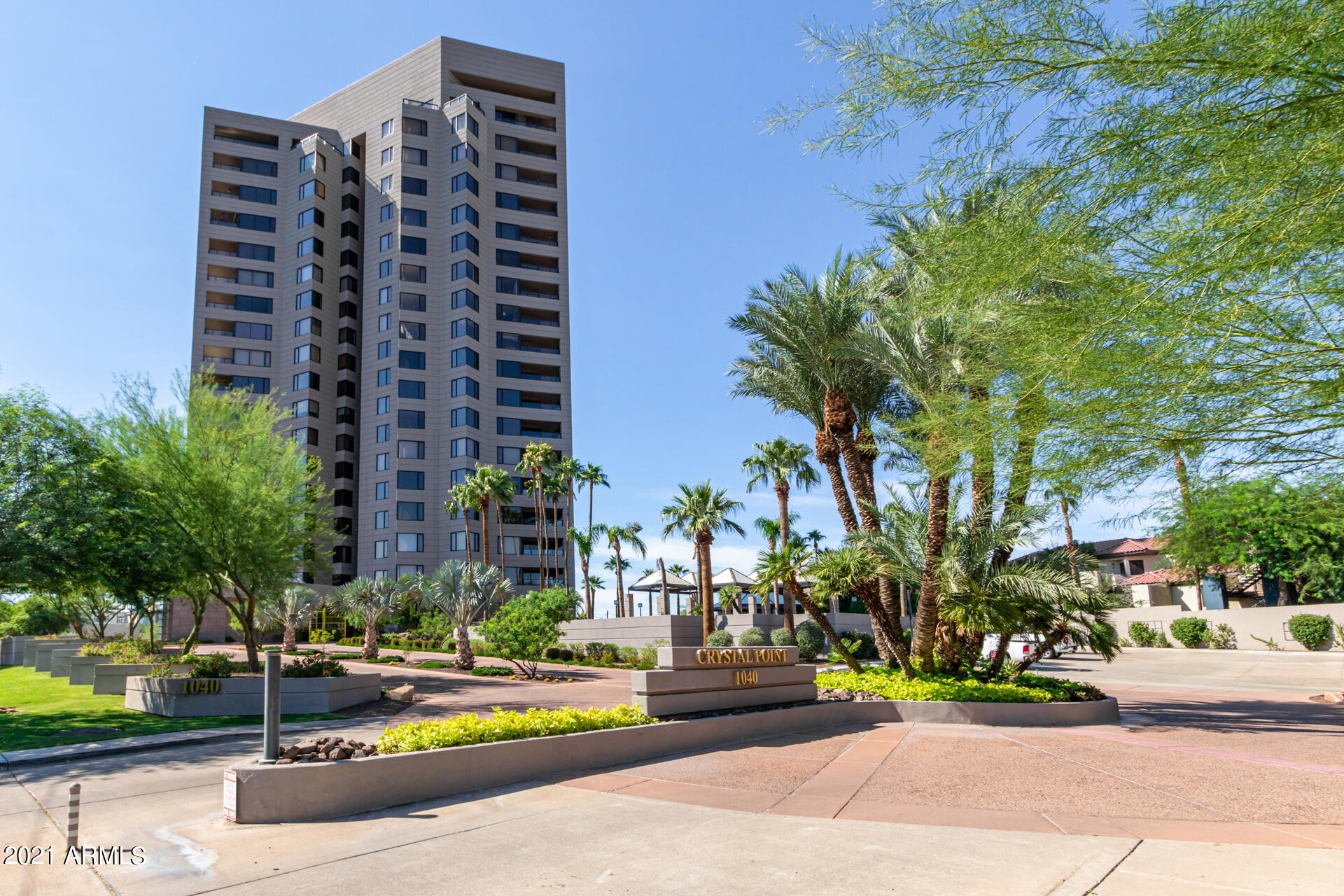 1040 East Osborn Road, Unit 604 Phoenix, AZ 85014 - Photo 2 of 33 Front