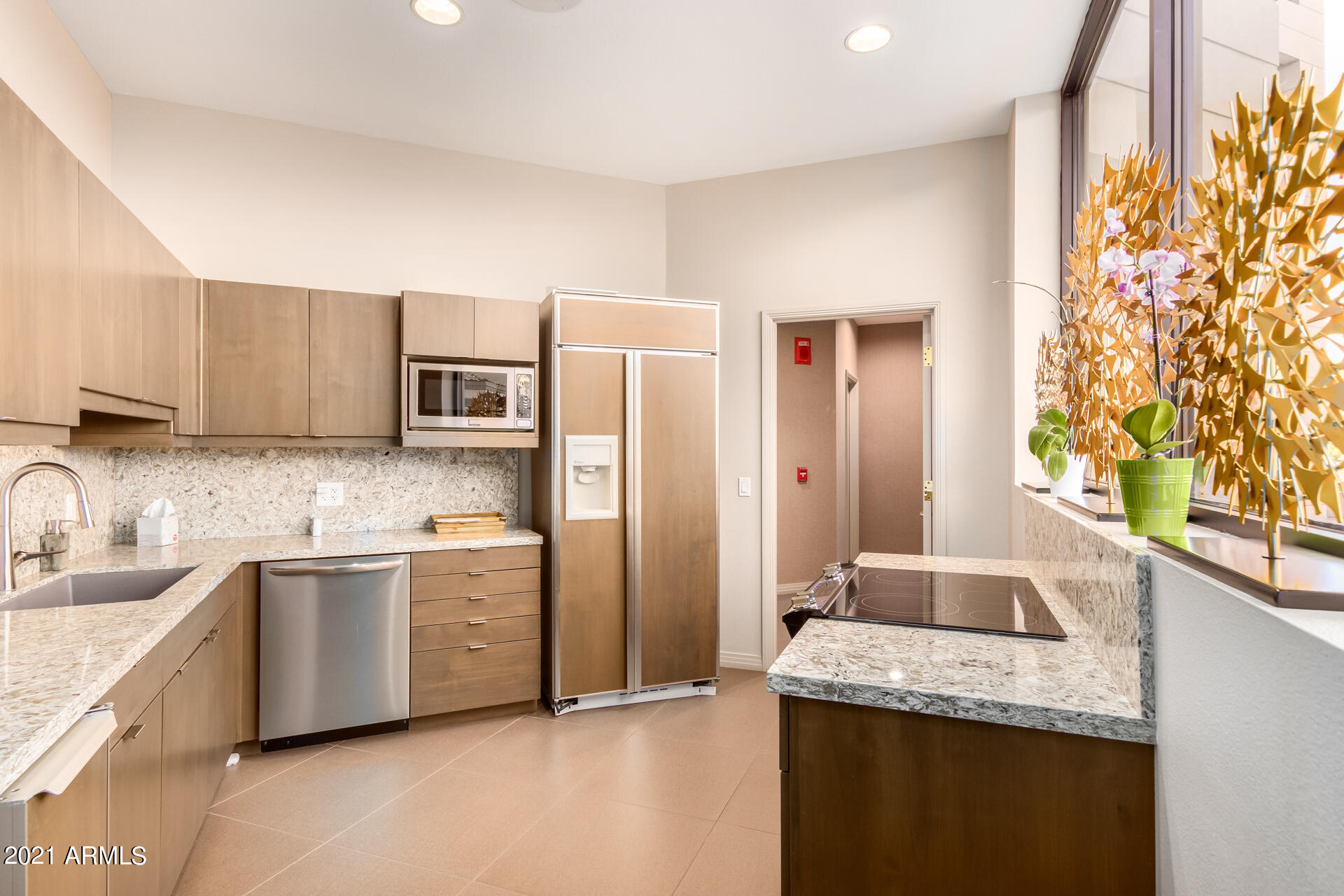 1040 East Osborn Road, Unit 604 Phoenix, AZ 85014 - Photo 29 of 33 Community Clubhouse/ Kitchen