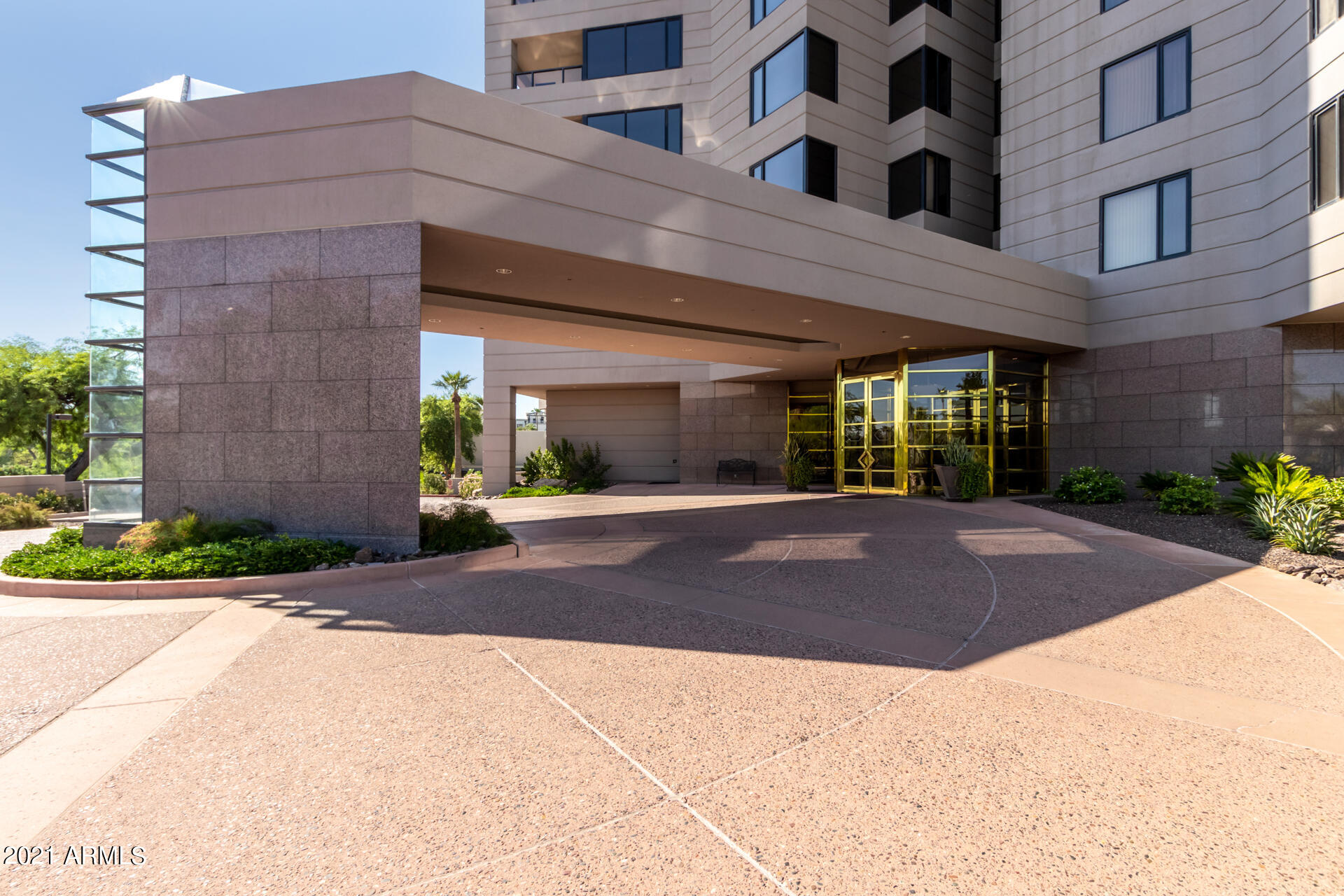 1040 East Osborn Road, Unit 604 Phoenix, AZ 85014 - Photo 3 of 33 Drive up Entry