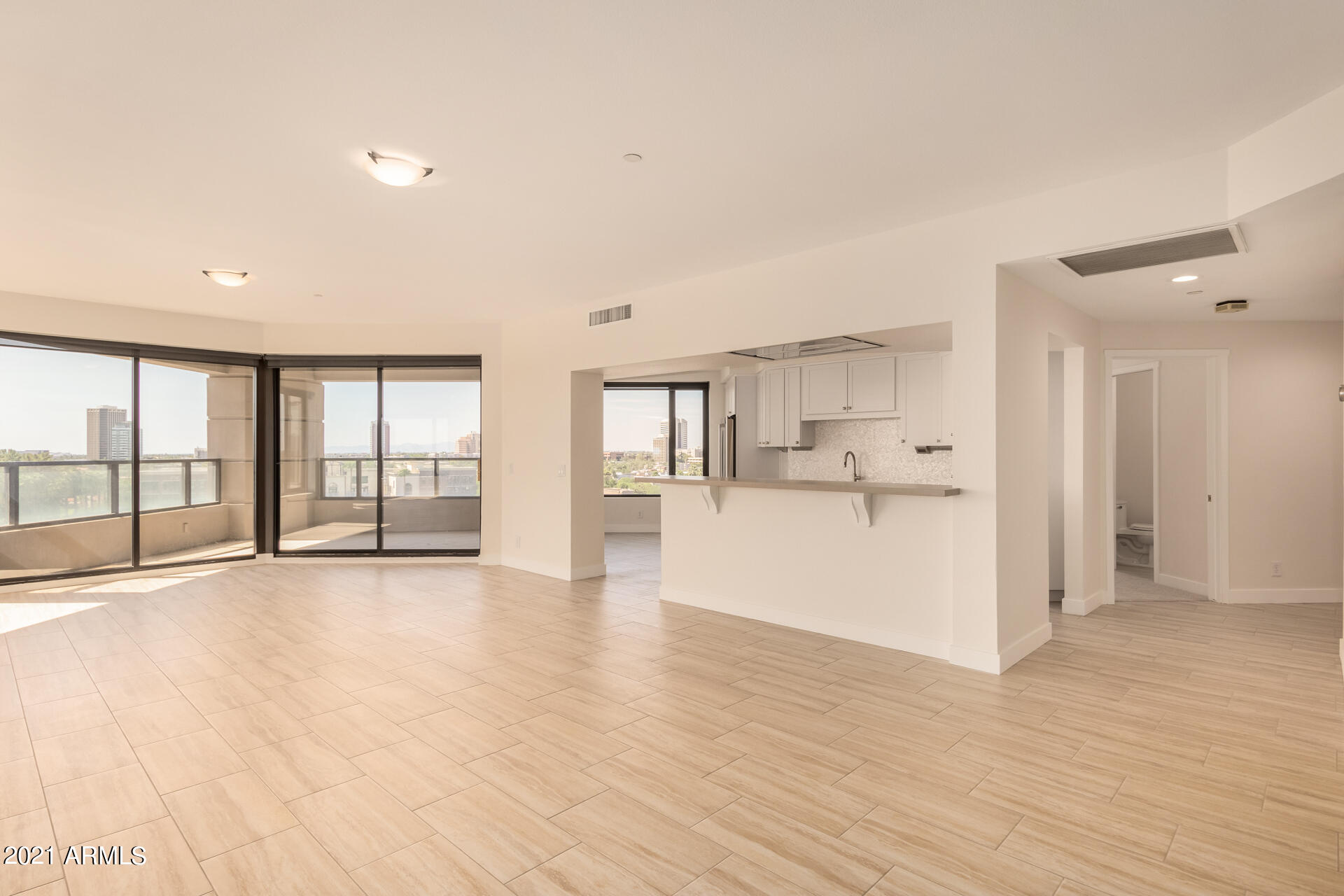 1040 East Osborn Road, Unit 604 Phoenix, AZ 85014 - Photo 7 of 33 Great Room