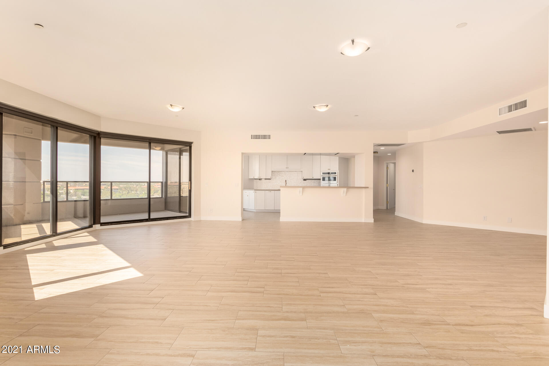 1040 East Osborn Road, Unit 604 Phoenix, AZ 85014 - Photo 8 of 33 Great Room
