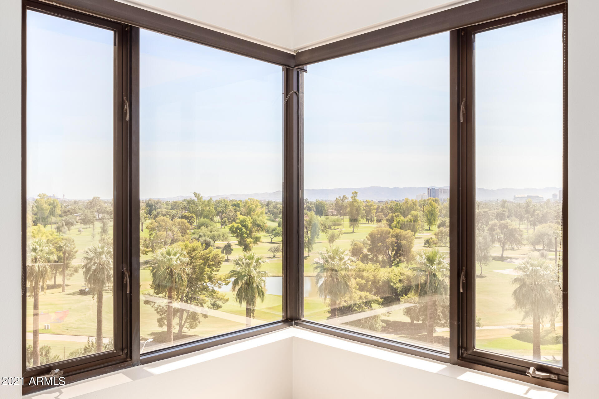 1040 East Osborn Road, Unit 604 Phoenix, AZ 85014 - Photo 10 of 33 Corner VIew
