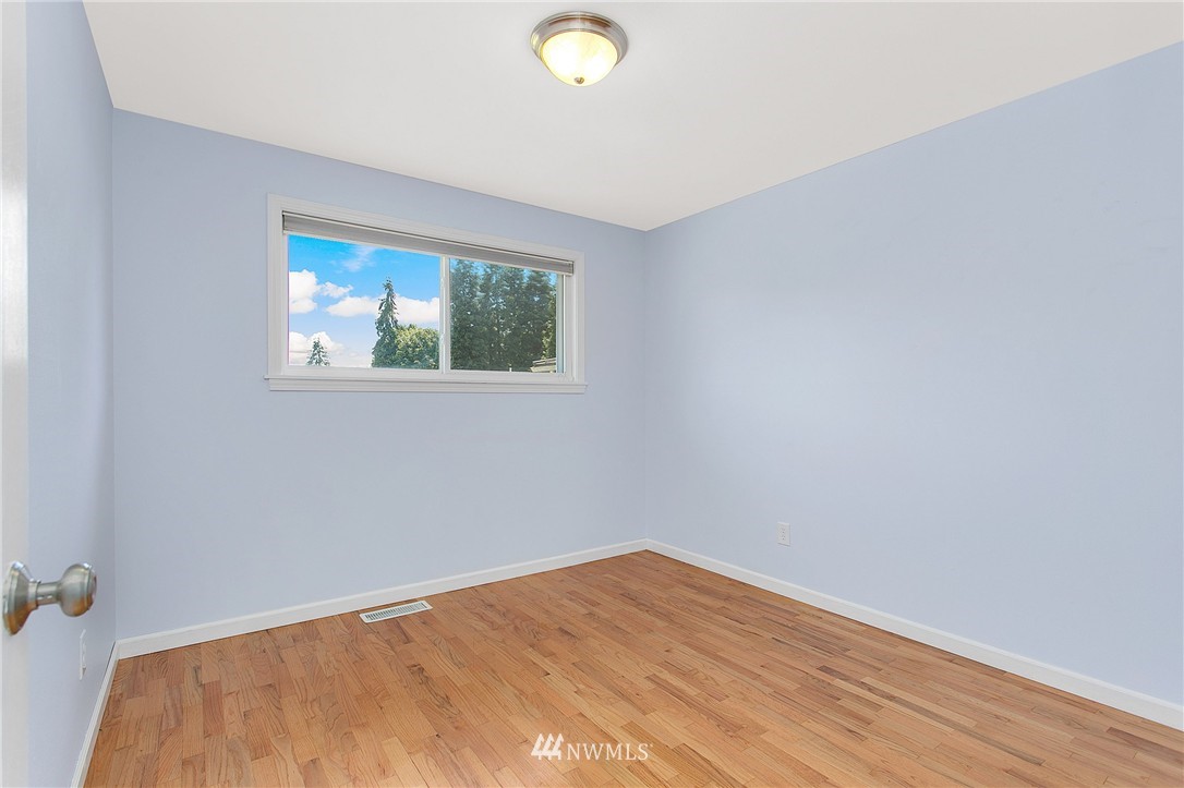 2409 Northeast 23rd Street Renton, WA 98056 - Photo 11 of 25