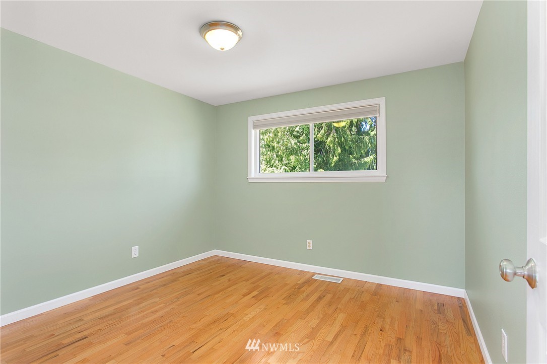 2409 Northeast 23rd Street Renton, WA 98056 - Photo 12 of 25
