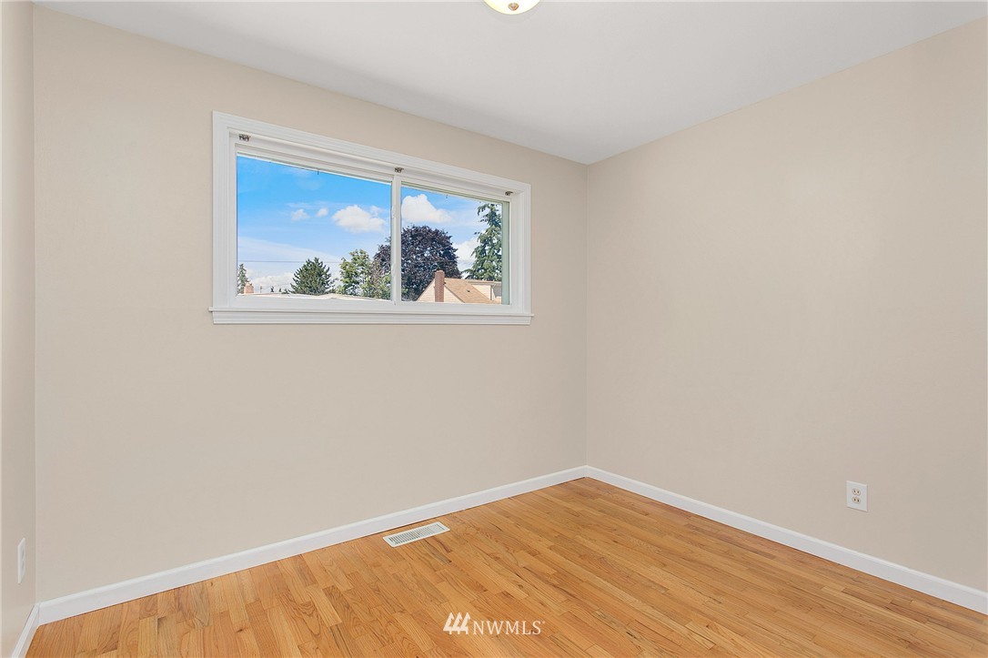2409 Northeast 23rd Street Renton, WA 98056 - Photo 13 of 25