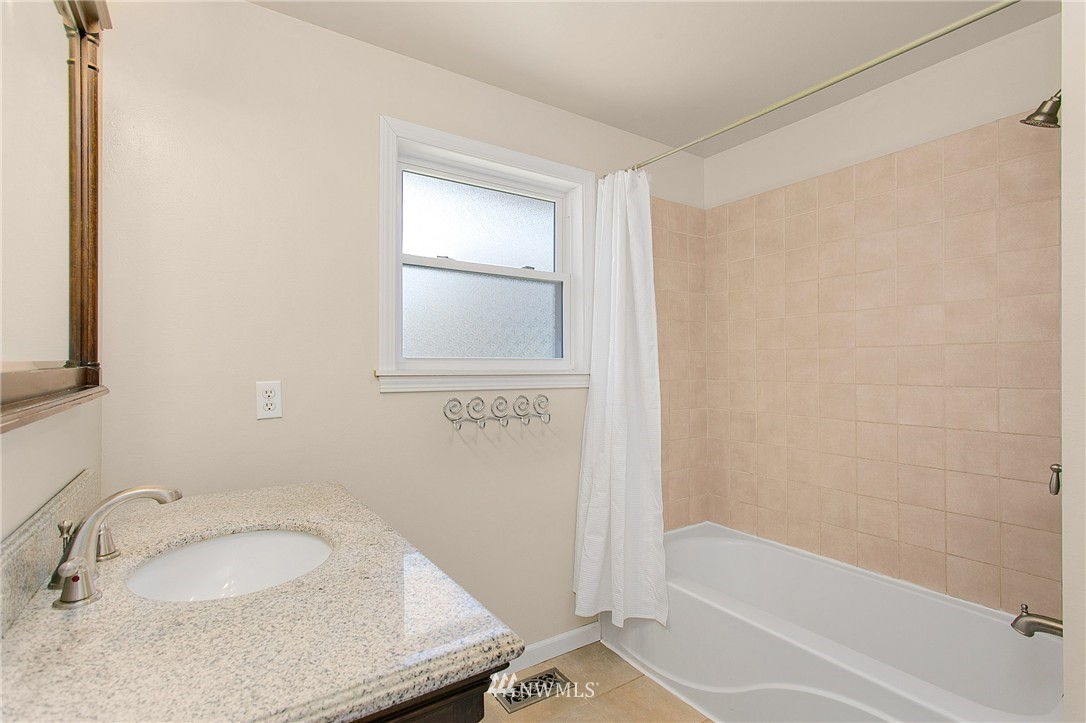 2409 Northeast 23rd Street Renton, WA 98056 - Photo 14 of 25