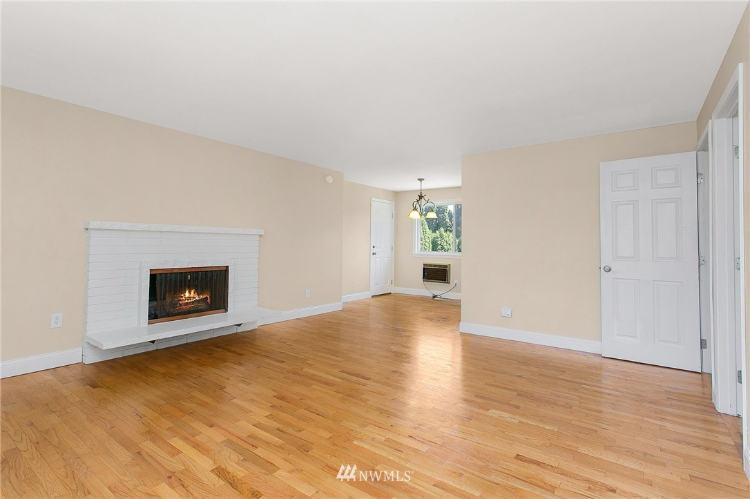 2409 Northeast 23rd Street Renton, WA 98056 - Photo 4 of 25