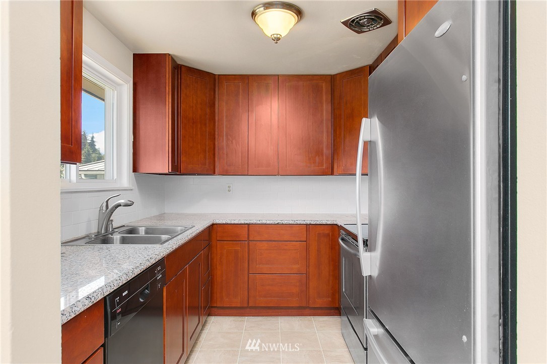 2409 Northeast 23rd Street Renton, WA 98056 - Photo 8 of 25