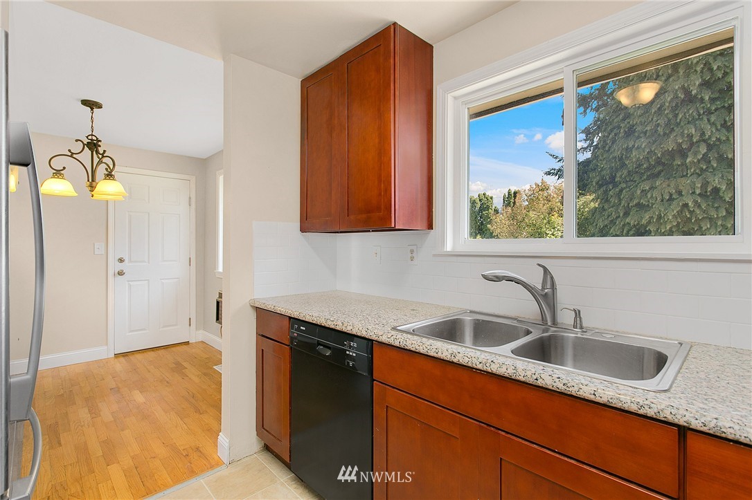 2409 Northeast 23rd Street Renton, WA 98056 - Photo 9 of 25