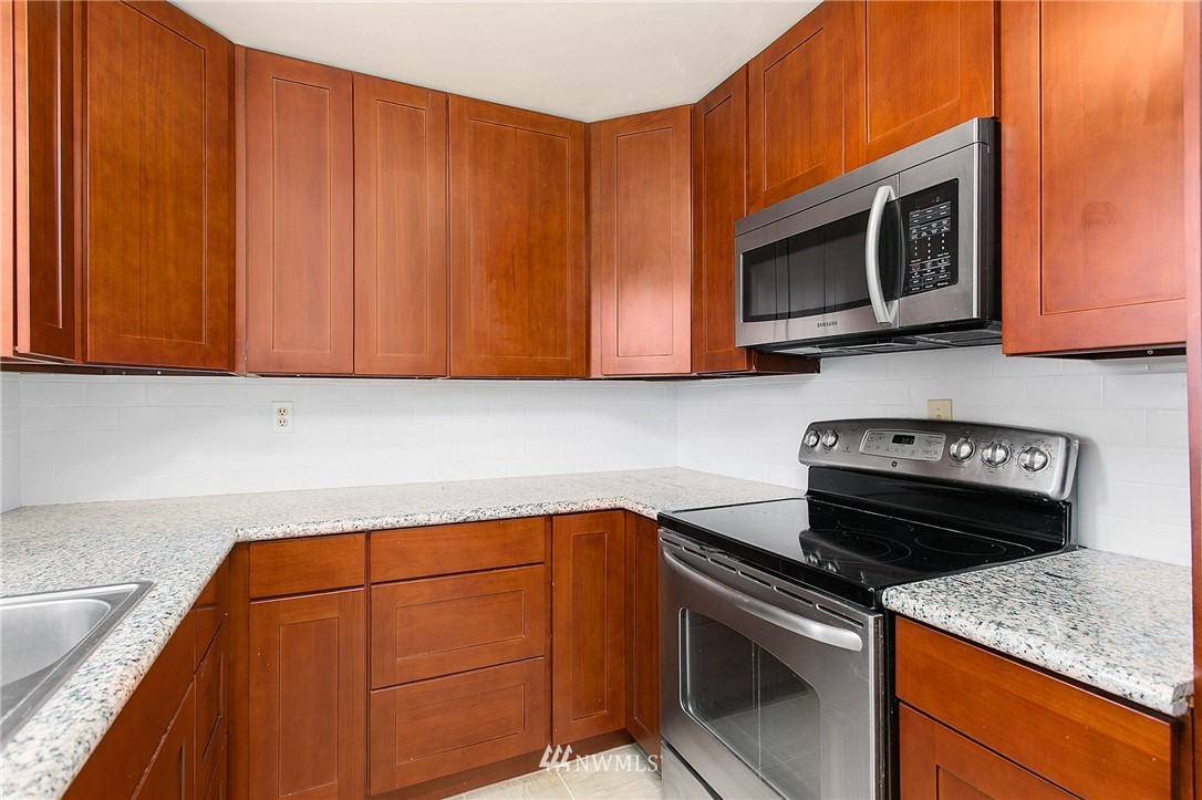 2409 Northeast 23rd Street Renton, WA 98056 - Photo 10 of 25