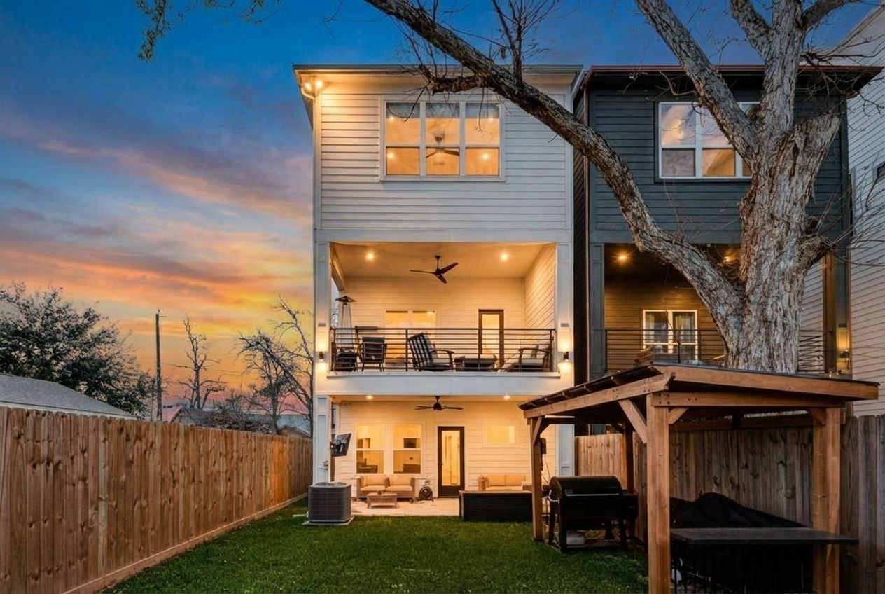 1307 East 27th Street, Unit A Houston, TX 77009 - Photo 2 of 48 a view of a chairs and table in the patio