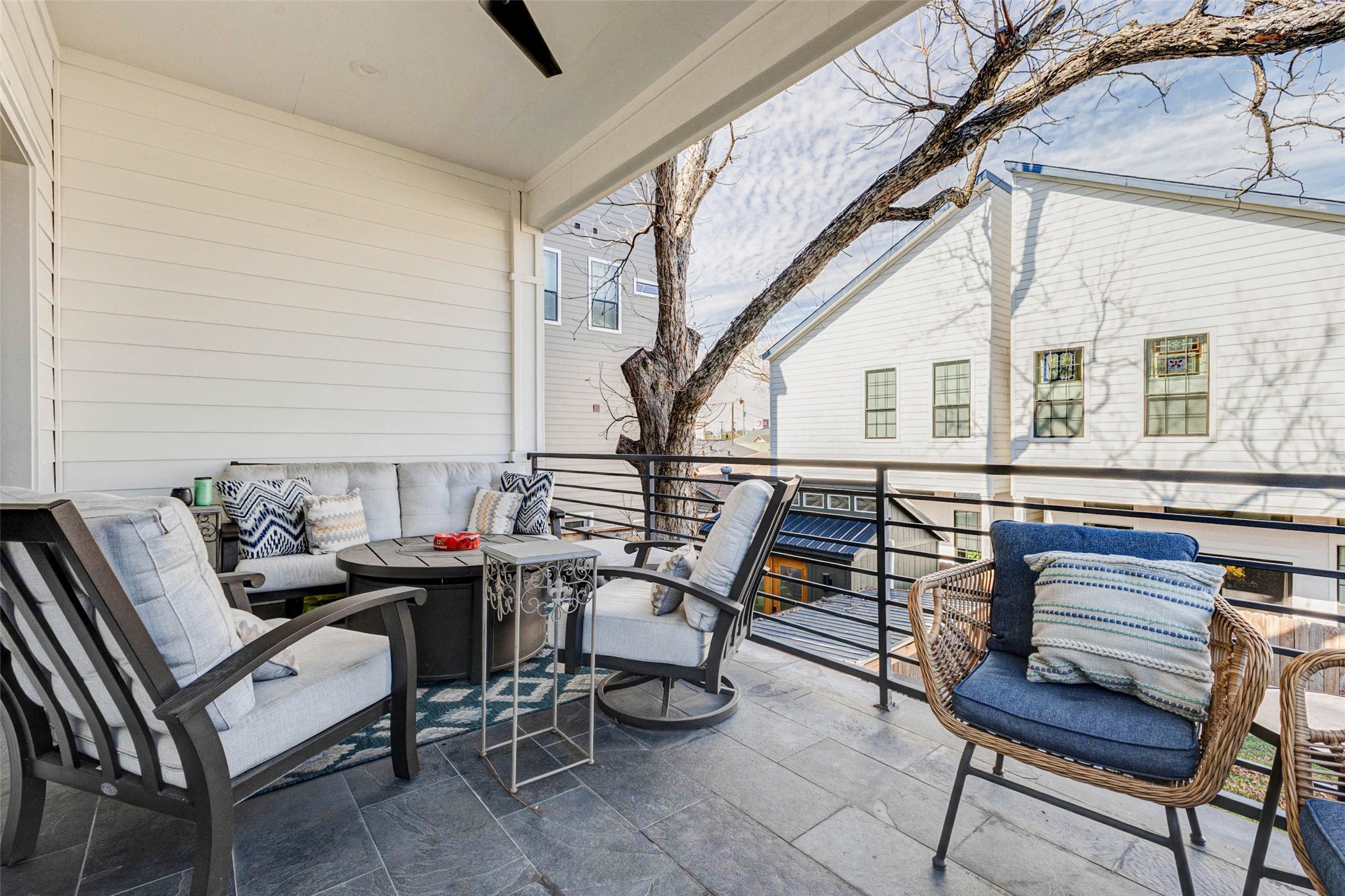 1307 East 27th Street, Unit A Houston, TX 77009 - Photo 23 of 48 a outdoor living space with furniture