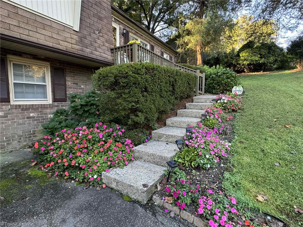 142 James Street Elkin, NC 28621 - Photo 4 of 44