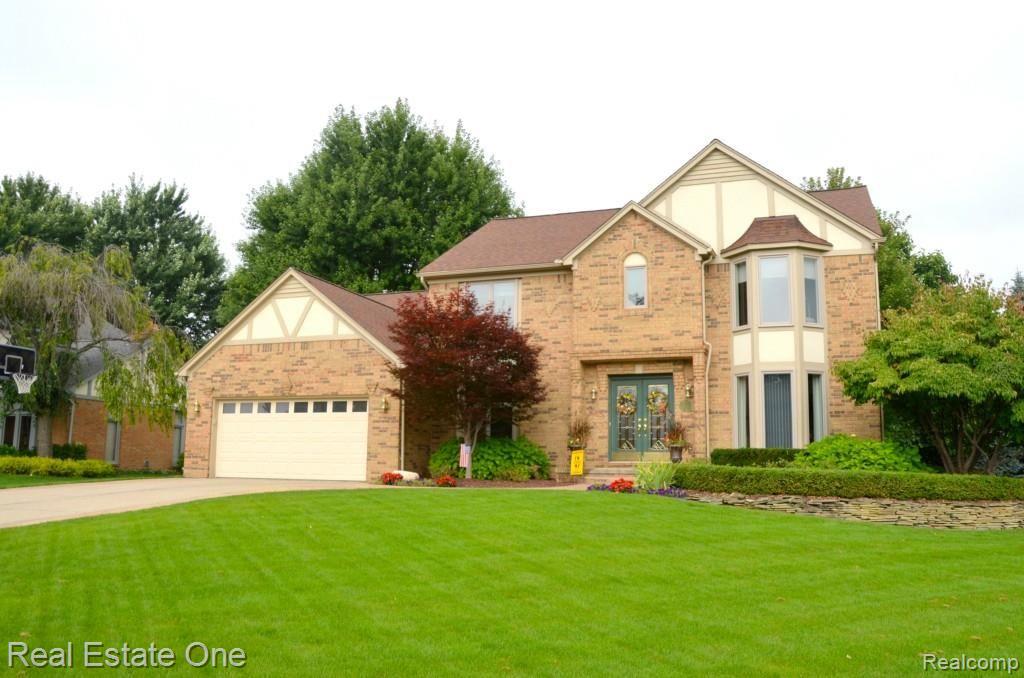 517 Sunlight Drive Rochester, MI 48309 - Photo 2 of 36 Front