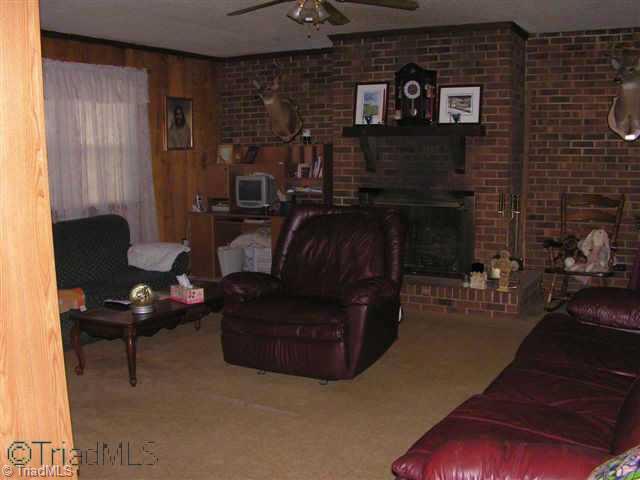1277 Garrett Road Eden, NC 27288 - Photo 4 of 6 Other. living rrom