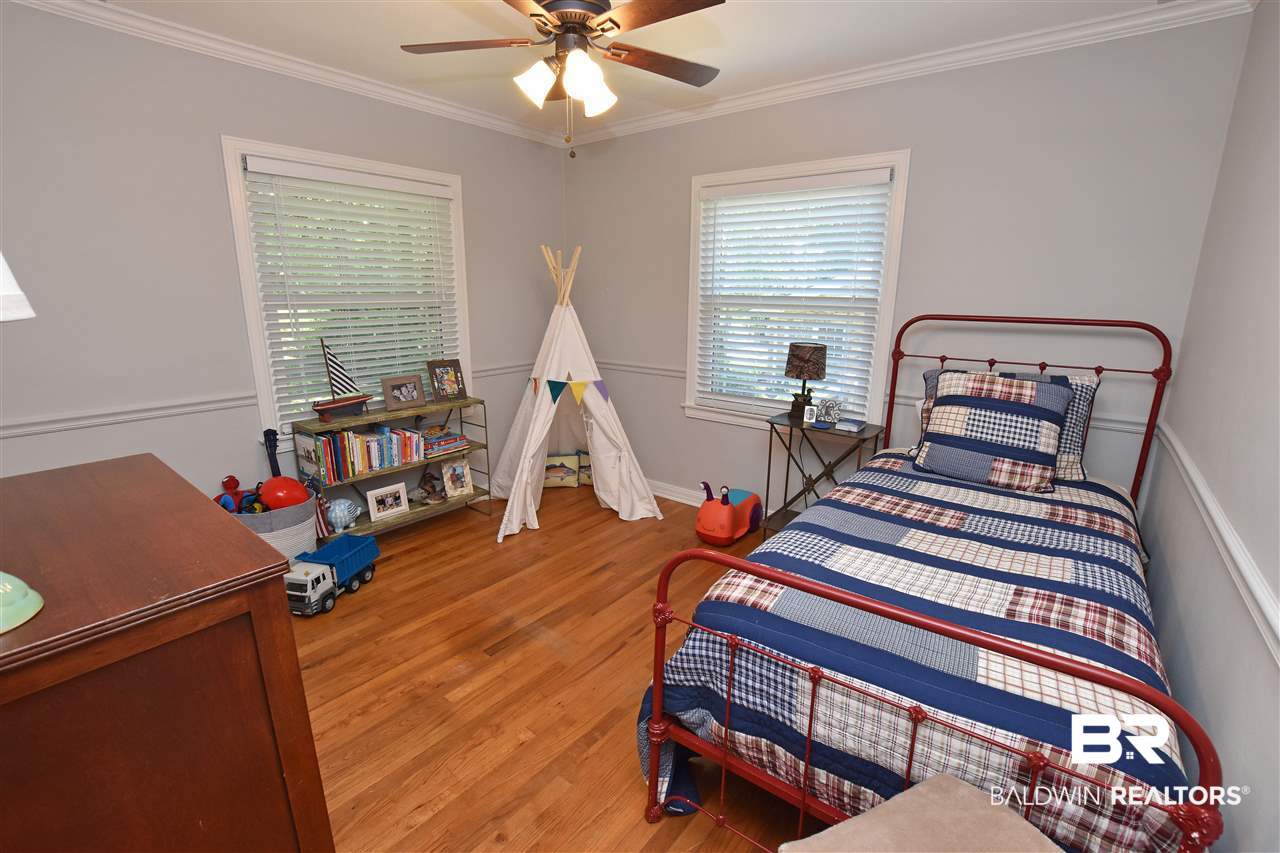 350 Byron Avenue East Mobile, AL 36609 - Photo 2 of 16