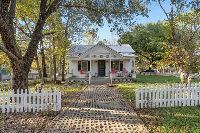 $675,000 | 91 Willow Drive, Point Blank, TX 77364