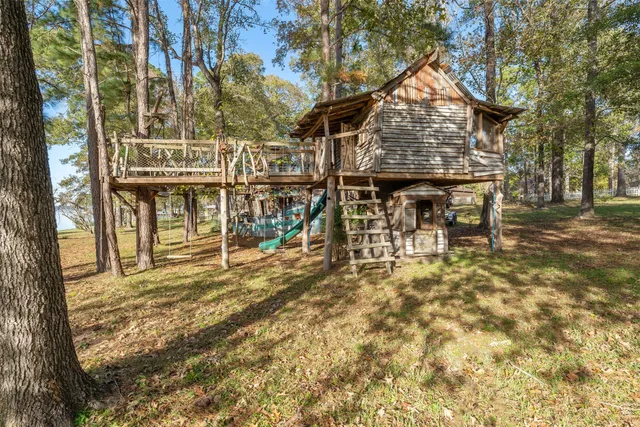 $675,000 | 91 Willow Drive, Point Blank, TX 77364