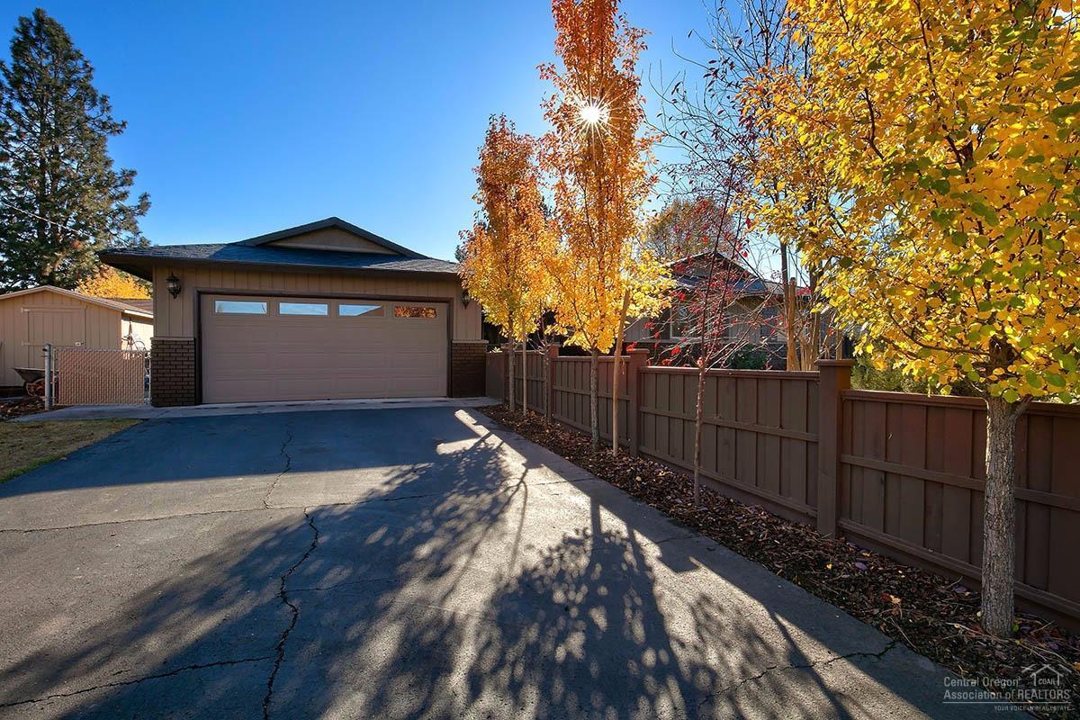 61062 Parrell Road Bend, OR 97702 - Photo 3 of 25 Front view from street with fully fenced