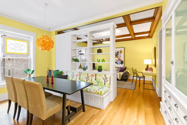 $300,000 | 719 West Bittersweet Place, Unit L6, Chicago, IL 60613