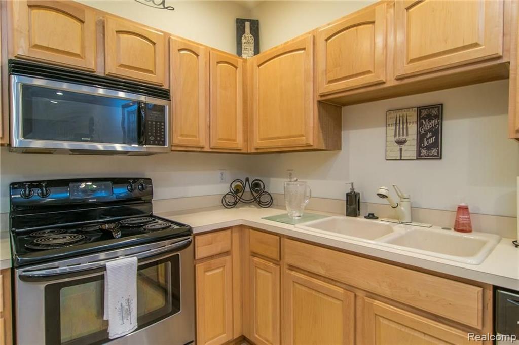 11684 Farmington Road Livonia, MI 48150 - Photo 11 of 35