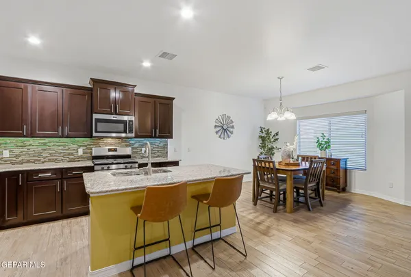 $419,950 | 809 Gold Beach Drive, Canutillo, TX 79835