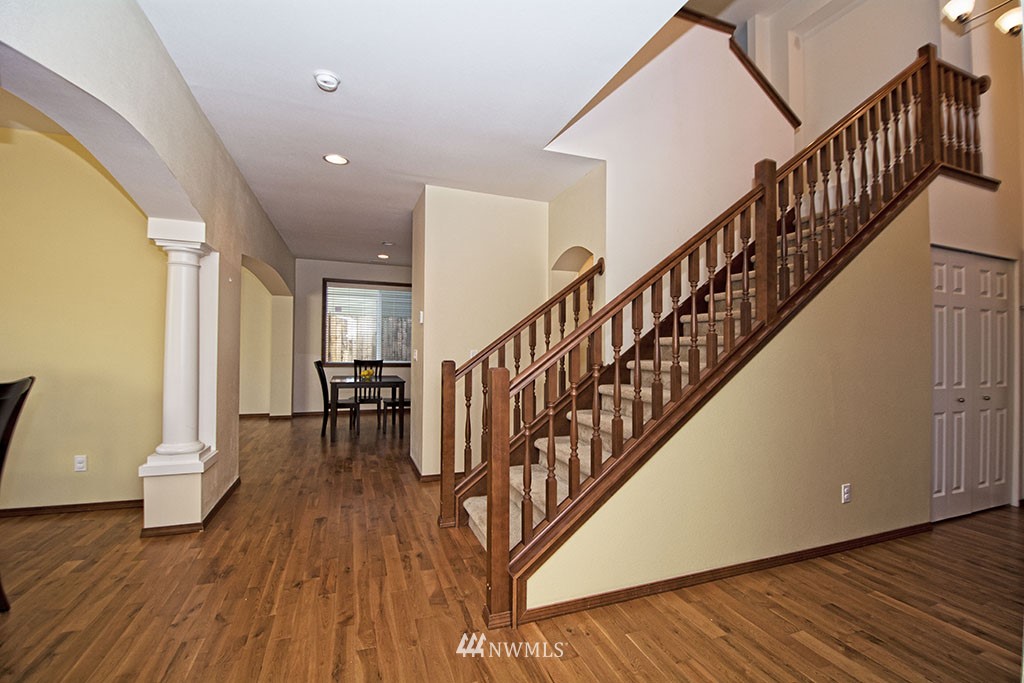 3202 171st Place Southeast Bothell, WA 98012 - Photo 2 of 25 Gallery Image 2