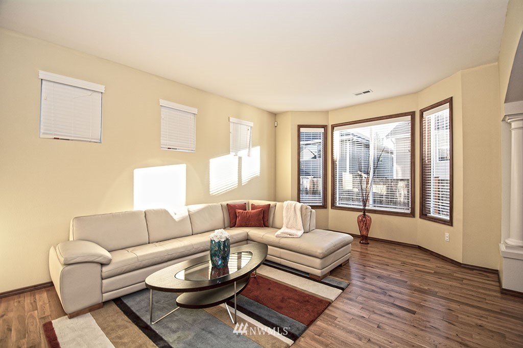 3202 171st Place Southeast Bothell, WA 98012 - Photo 3 of 25 Gallery Image 3