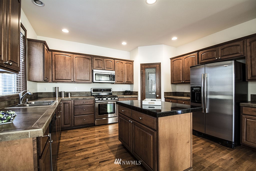 3202 171st Place Southeast Bothell, WA 98012 - Photo 6 of 25 Gallery Image 6