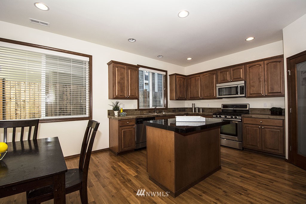 3202 171st Place Southeast Bothell, WA 98012 - Photo 7 of 25 Gallery Image 7