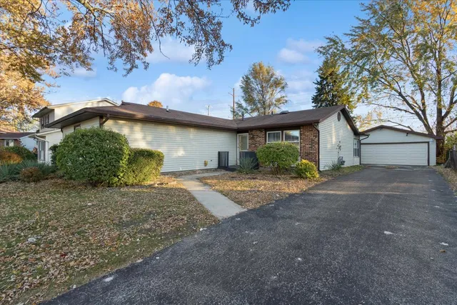 $3,500 | 809 Oakton Avenue, Romeoville, IL 60446